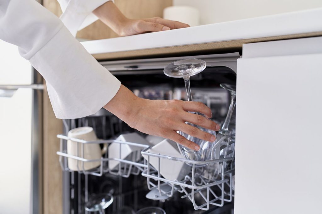 چرا ماشین ظرفشویی وسط کار خاموش میشود؟ 3 چرا ماشین ظرفشویی وسط کار خاموش میشود؟