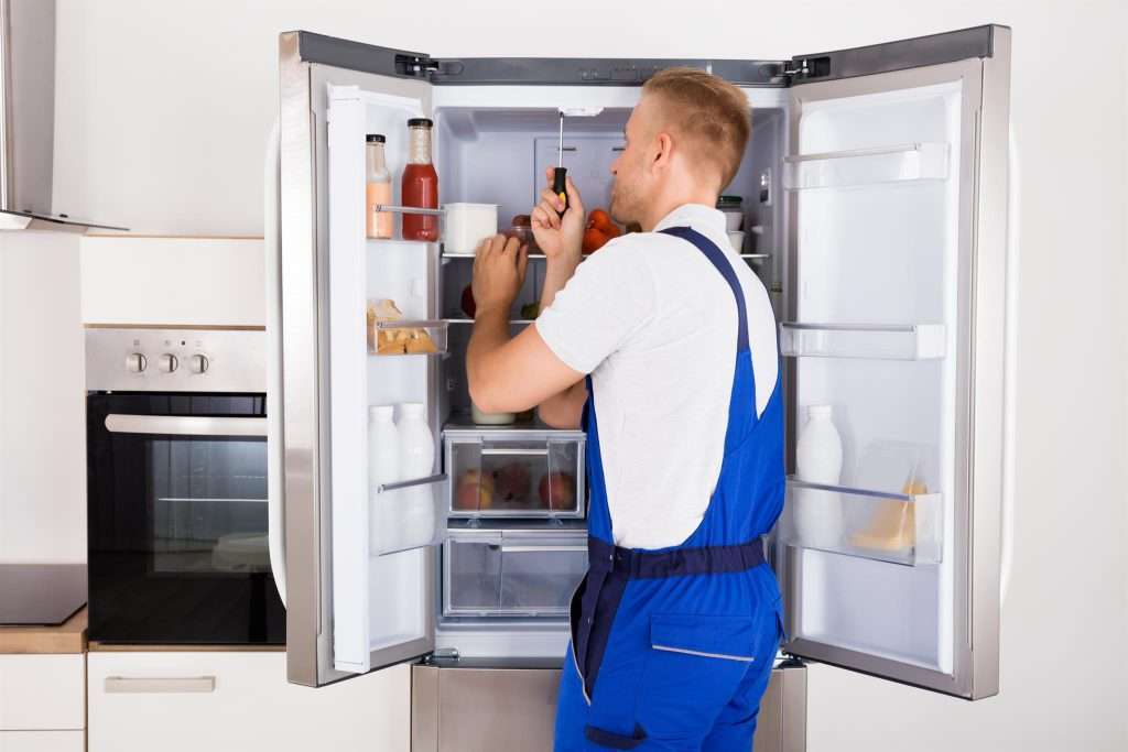 4 دلیل روشن نشدن چراغ یخچال+راه حل