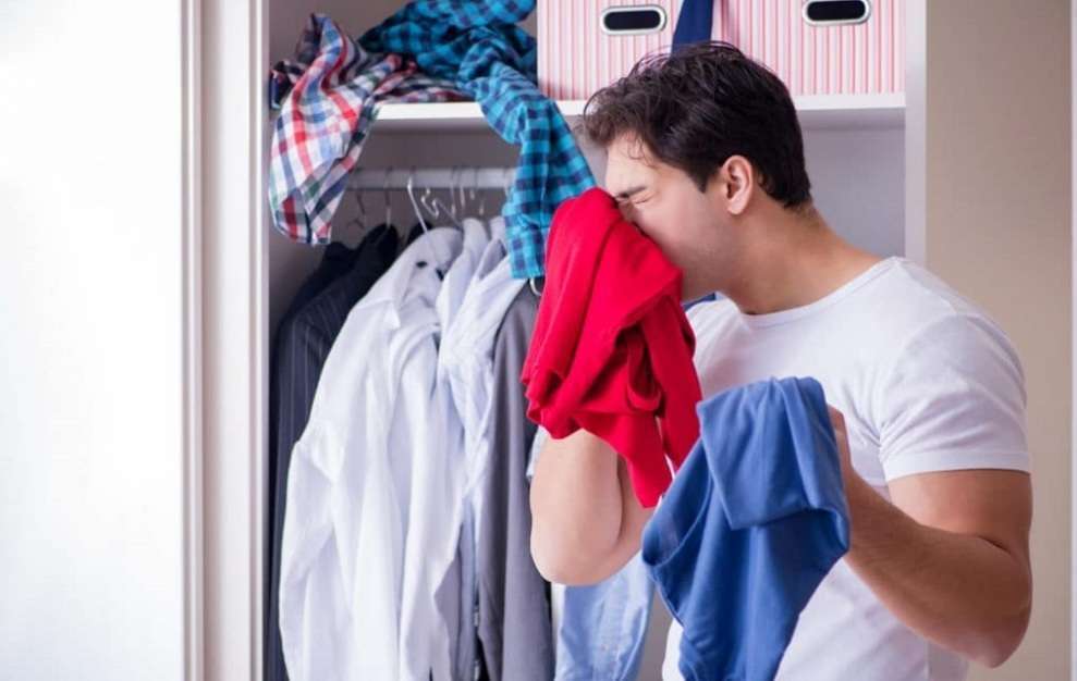 چرا لباس‌ها بعد از شستشو بوی نامطبوع می‌گیرند؟