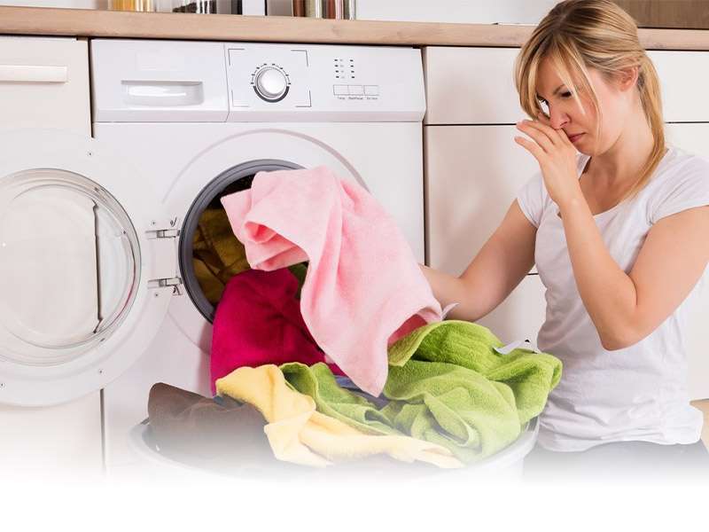 چرا لباس‌ها بعد از شستشو بوی نامطبوع می‌گیرند؟