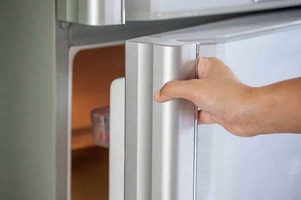 آیا یخچال باید همیشه روشن باشد؟